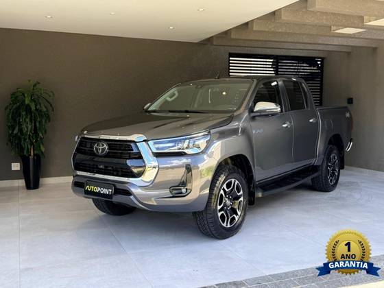 TOYOTA HILUX 2.8 D-4D TURBO DIESEL CD SRX 4X4 AUTOMÁTICO TOYOTA HILUX 2.8 D-4D TURBO DIESEL CD SRX 4X4 AUTOMÁTICO